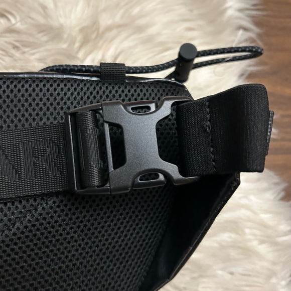 NWOT UNDER ARMOUR Unisex UA Summit Waist Bag - Picture 8 of 13